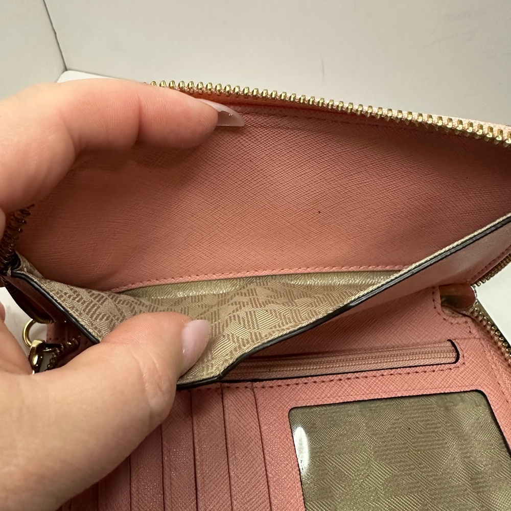 Michael Kors EUC Pink Saffiano Leather Jet Set Wallet with Strap - Picture 16 of 17